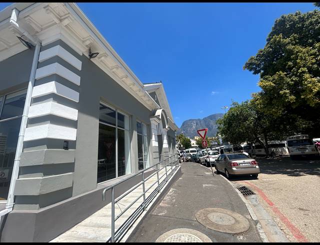 361M² RETAIL TO LET IN CLAREMONT